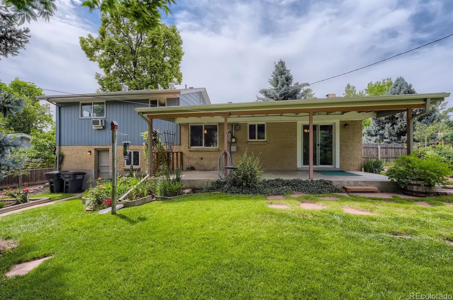 3361 Maplewood Ave, Littleton CO 80121-2823 exterior