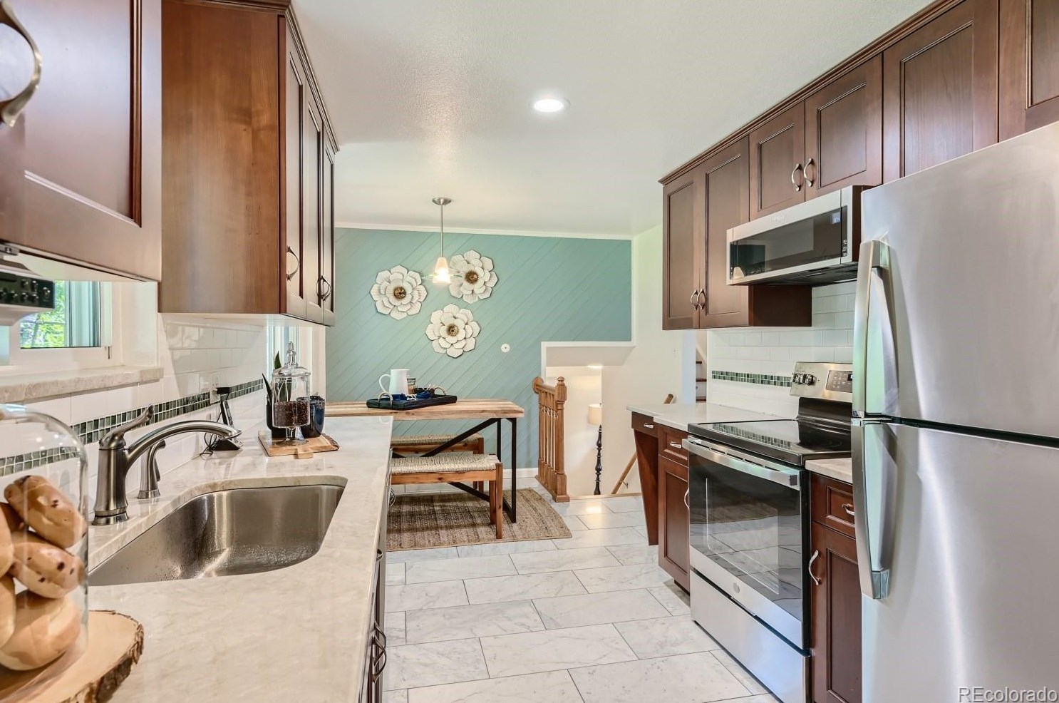 3361 Maplewood Ave, Littleton CO 80121-2823 exterior