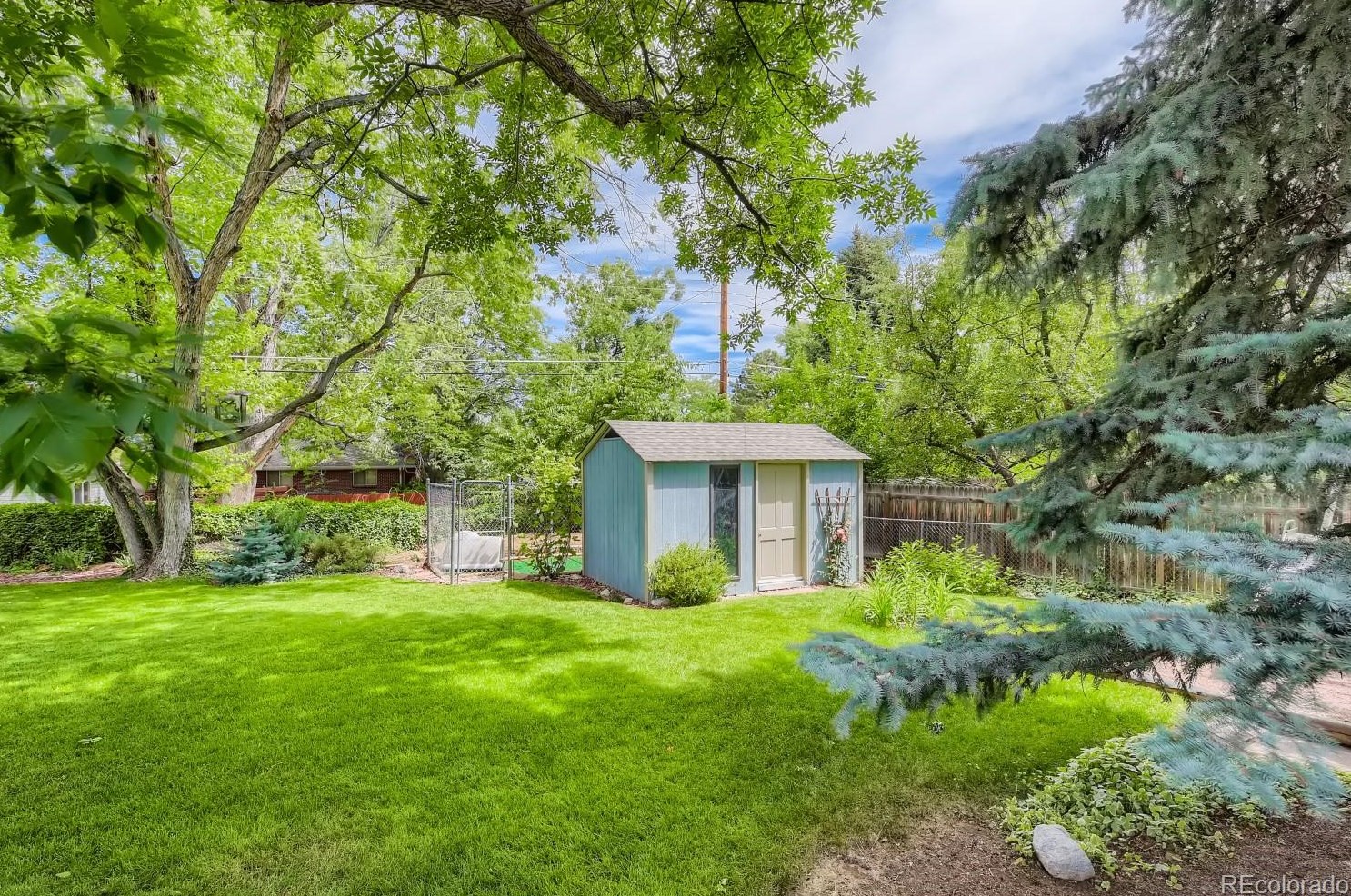 3361 Maplewood Ave, Littleton CO 80121-2823 exterior