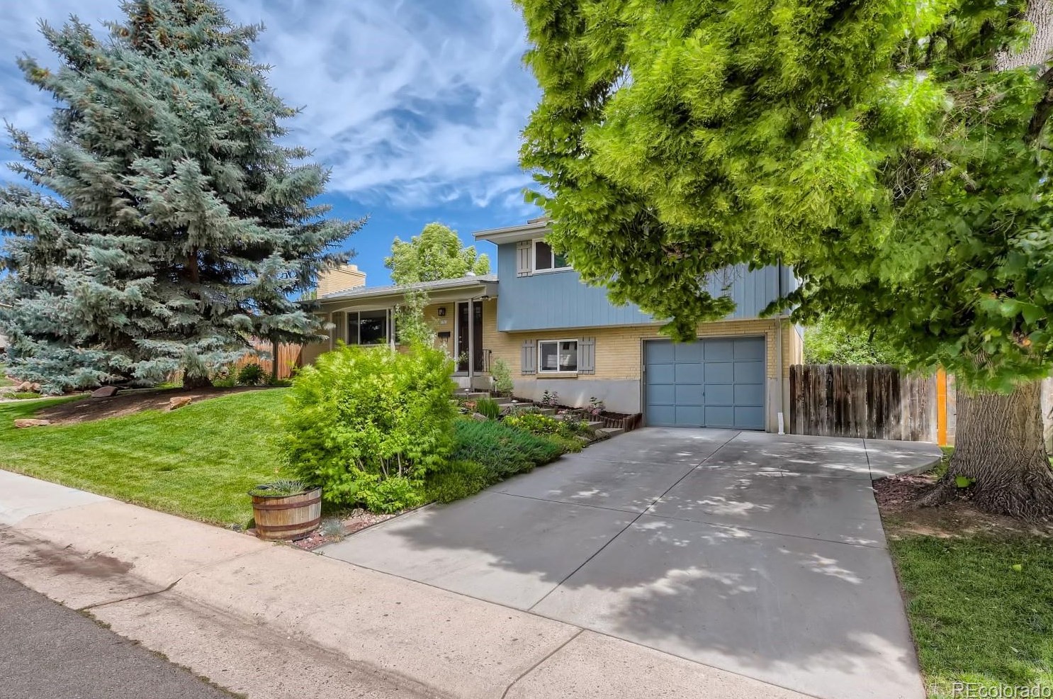 3361 Maplewood Ave, Littleton CO 80121-2823 exterior