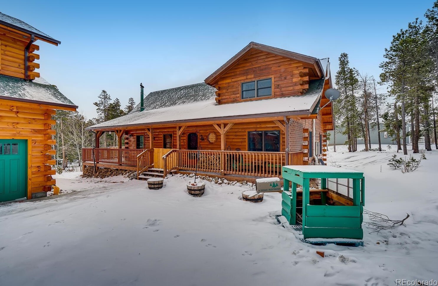 1275 Lodge Pole Dr, Arvada CO  80422-8995 exterior