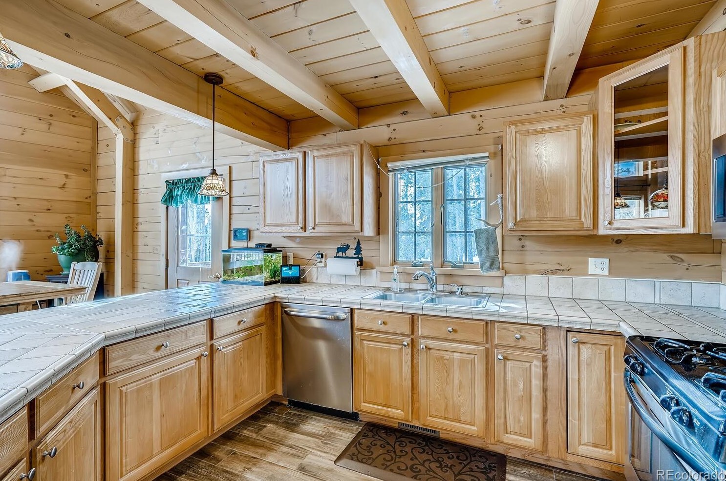 1275 Ldg Pole Dr, Arvada CO  80422-8995 exterior