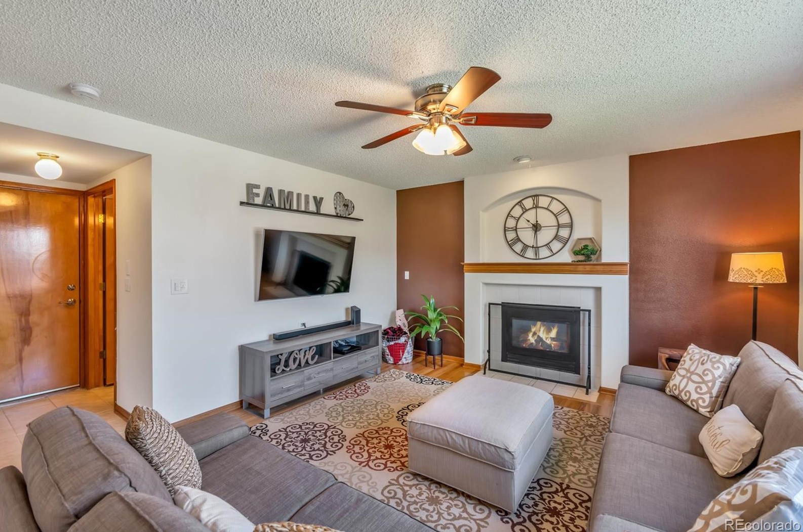 9943 Sydney Ln, Littleton CO 80130-6821 exterior