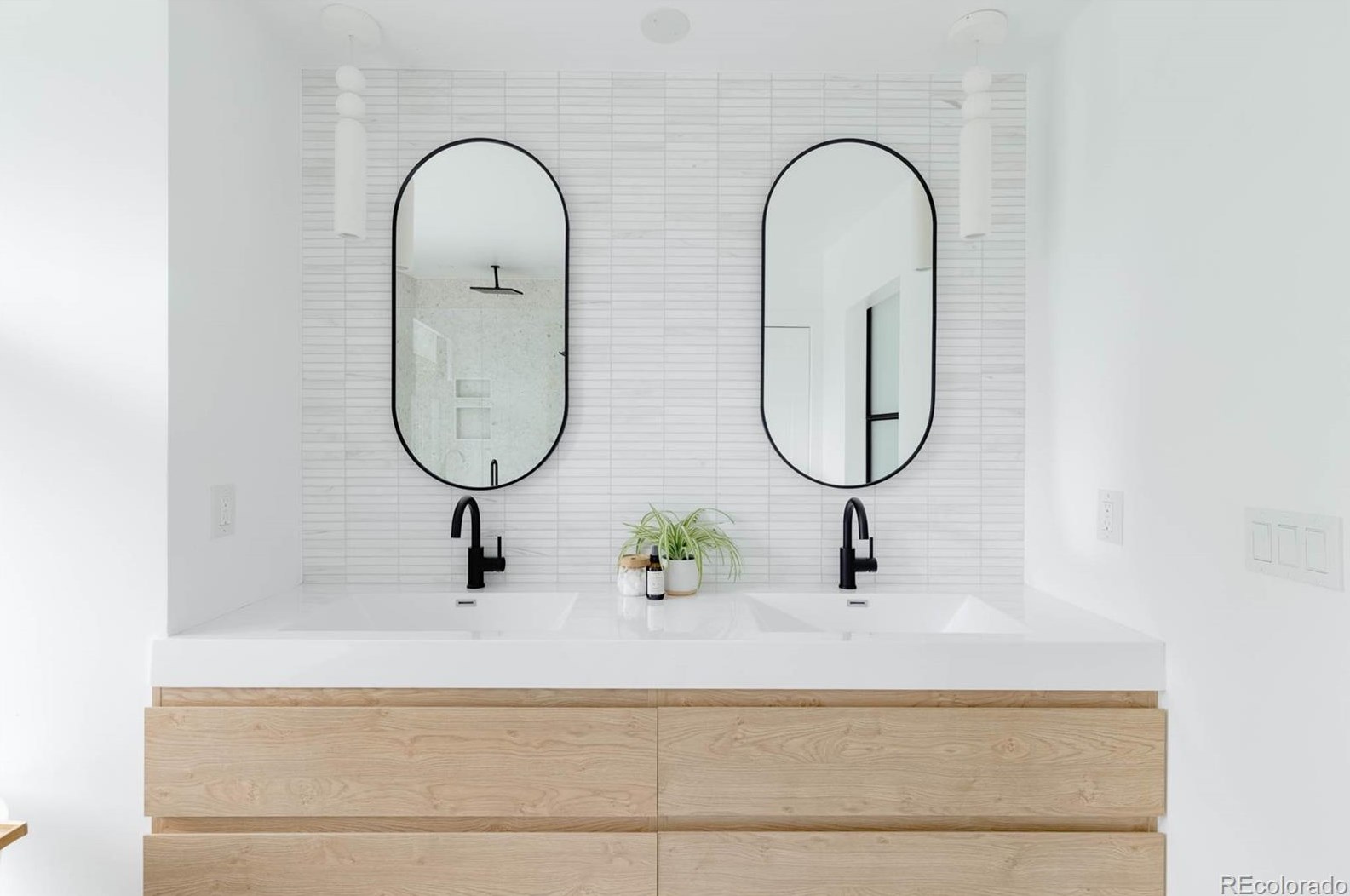 6052 Aberdeen St, Littleton CO  80120-2707 exterior