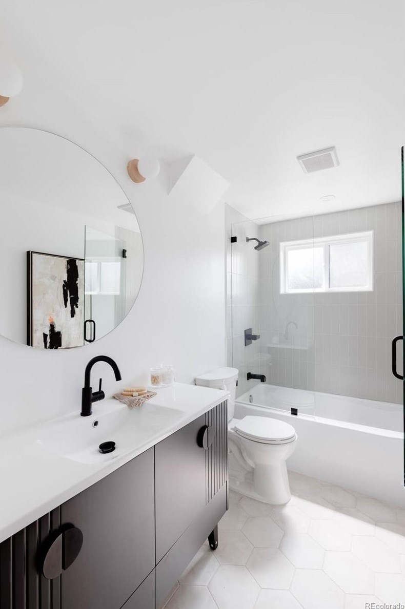 6052 Aberdeen St, Littleton CO  80120-2707 exterior