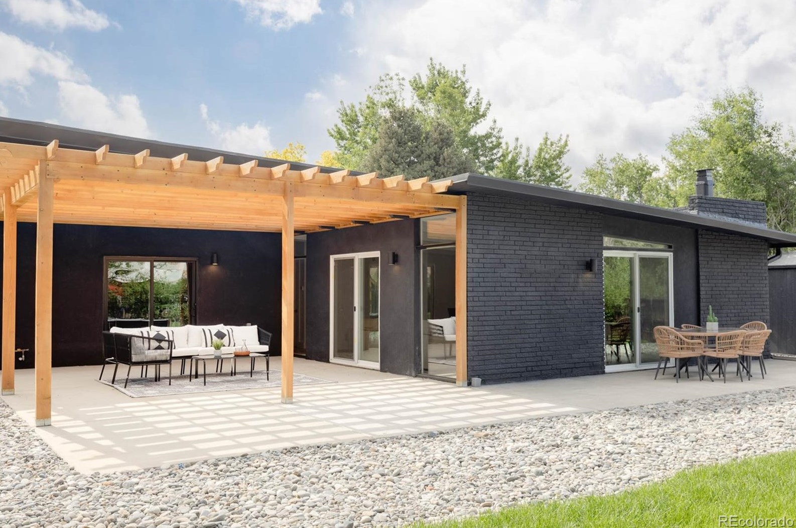 6052 Aberdeen St, Littleton CO  80120-2707 exterior