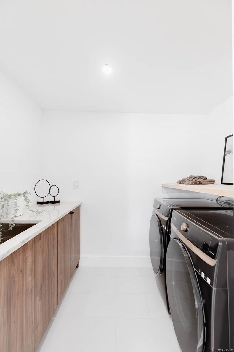 6052 Aberdeen St, Littleton CO  80120-2707 exterior