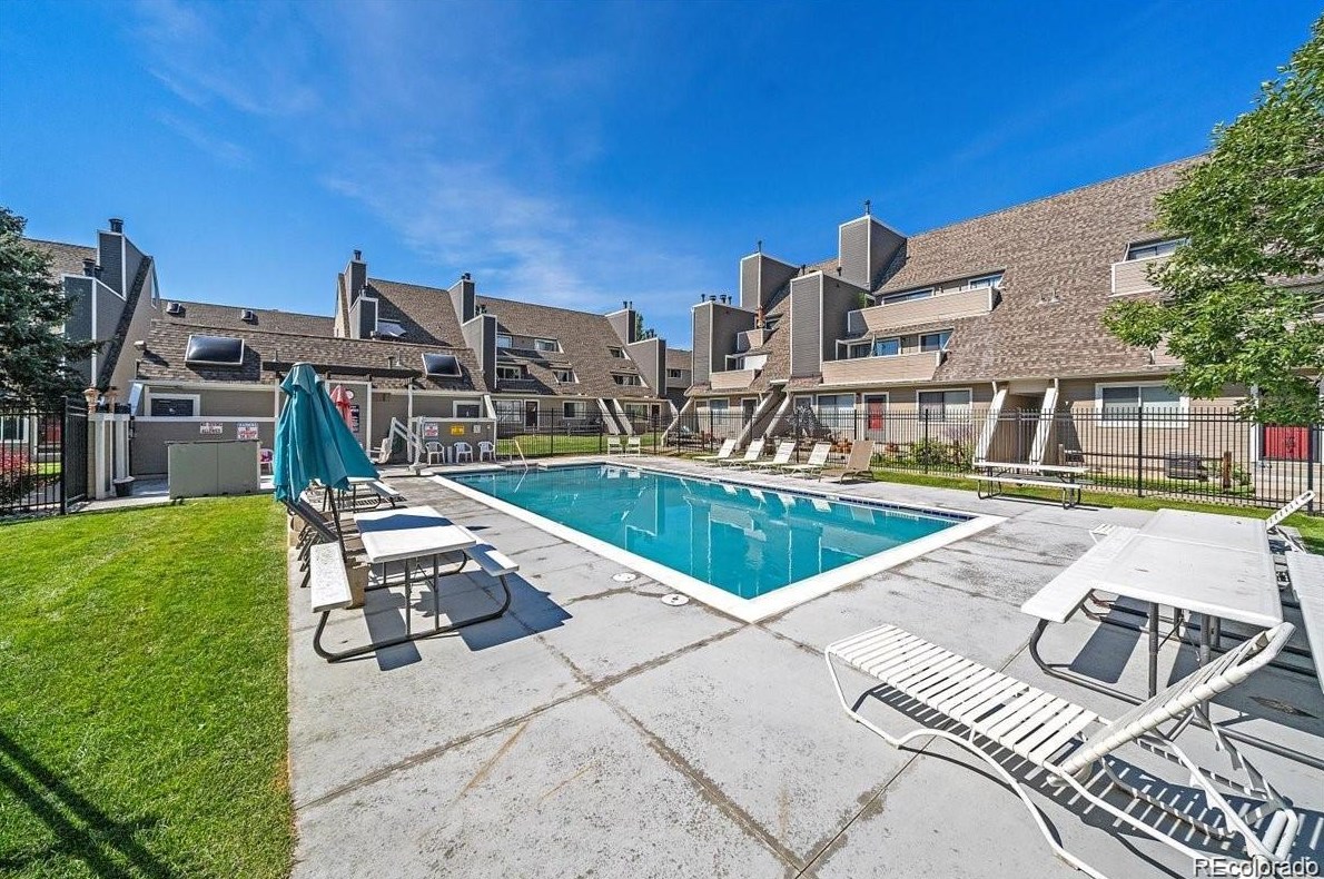 5250 Huron Way, Littleton CO 80120-1470 exterior