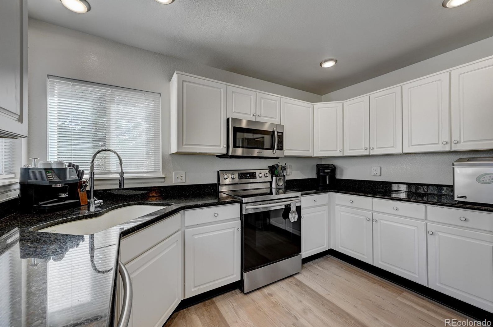 9020 Sanderling Way, Littleton CO 80126-5295 exterior