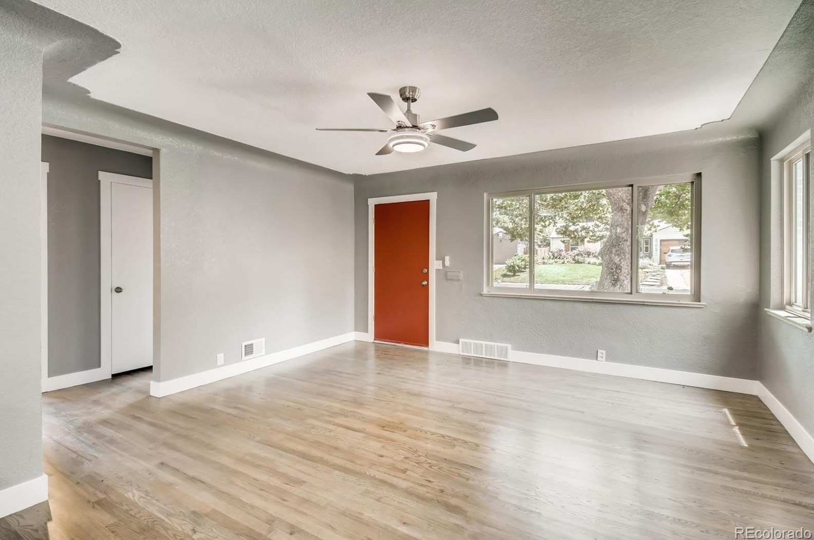 6055 Sycamore St, Littleton CO  80120-2532 exterior