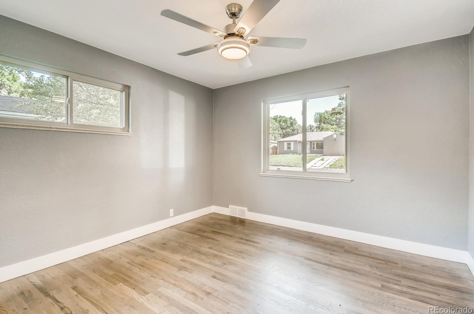 6055 Sycamore St, Littleton CO  80120-2532 exterior