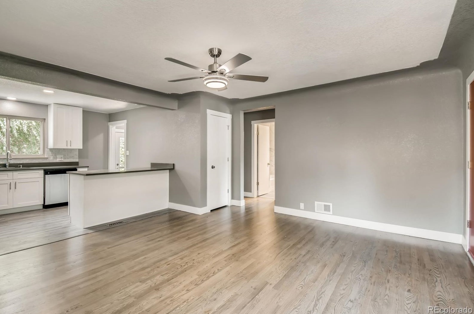 6055 Sycamore St, Littleton CO  80120-2532 exterior