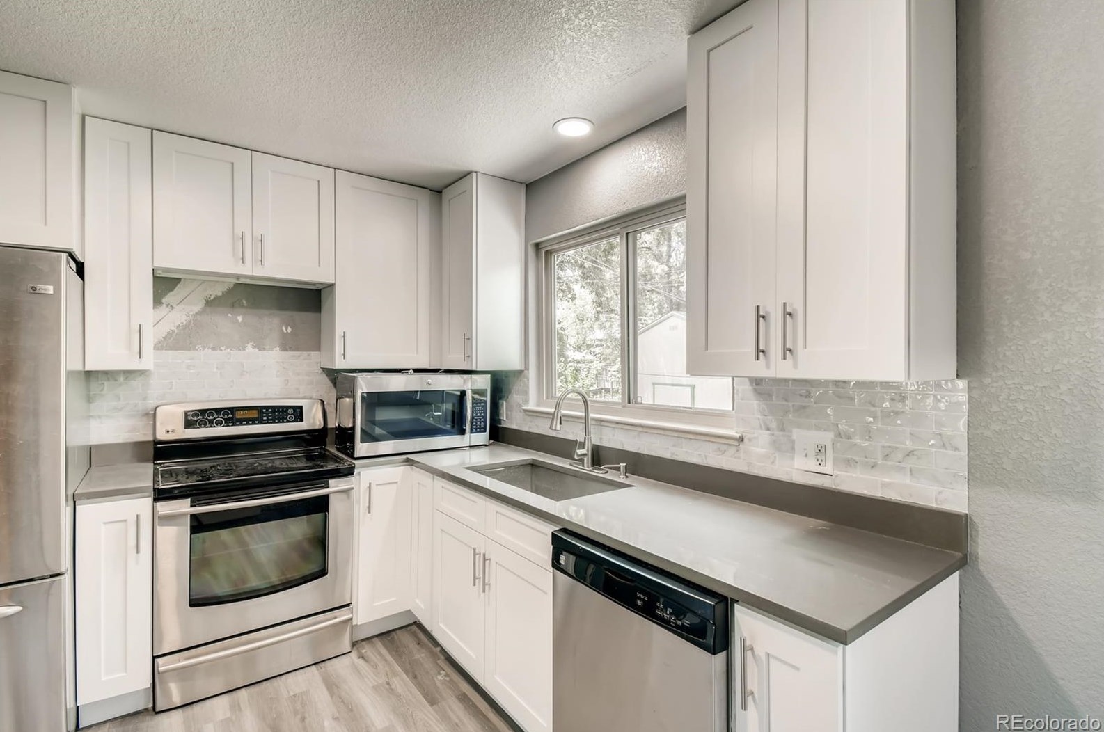 6055 Sycamore St, Littleton CO  80120-2532 exterior