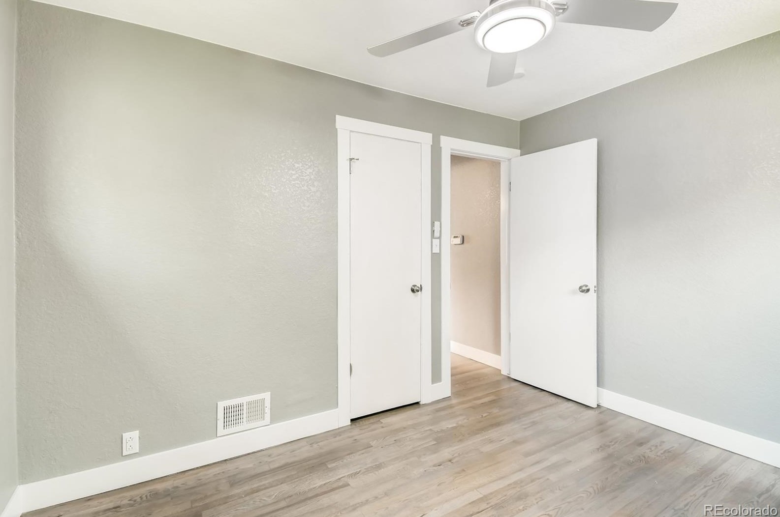 6055 Sycamore St, Littleton CO  80120-2532 exterior