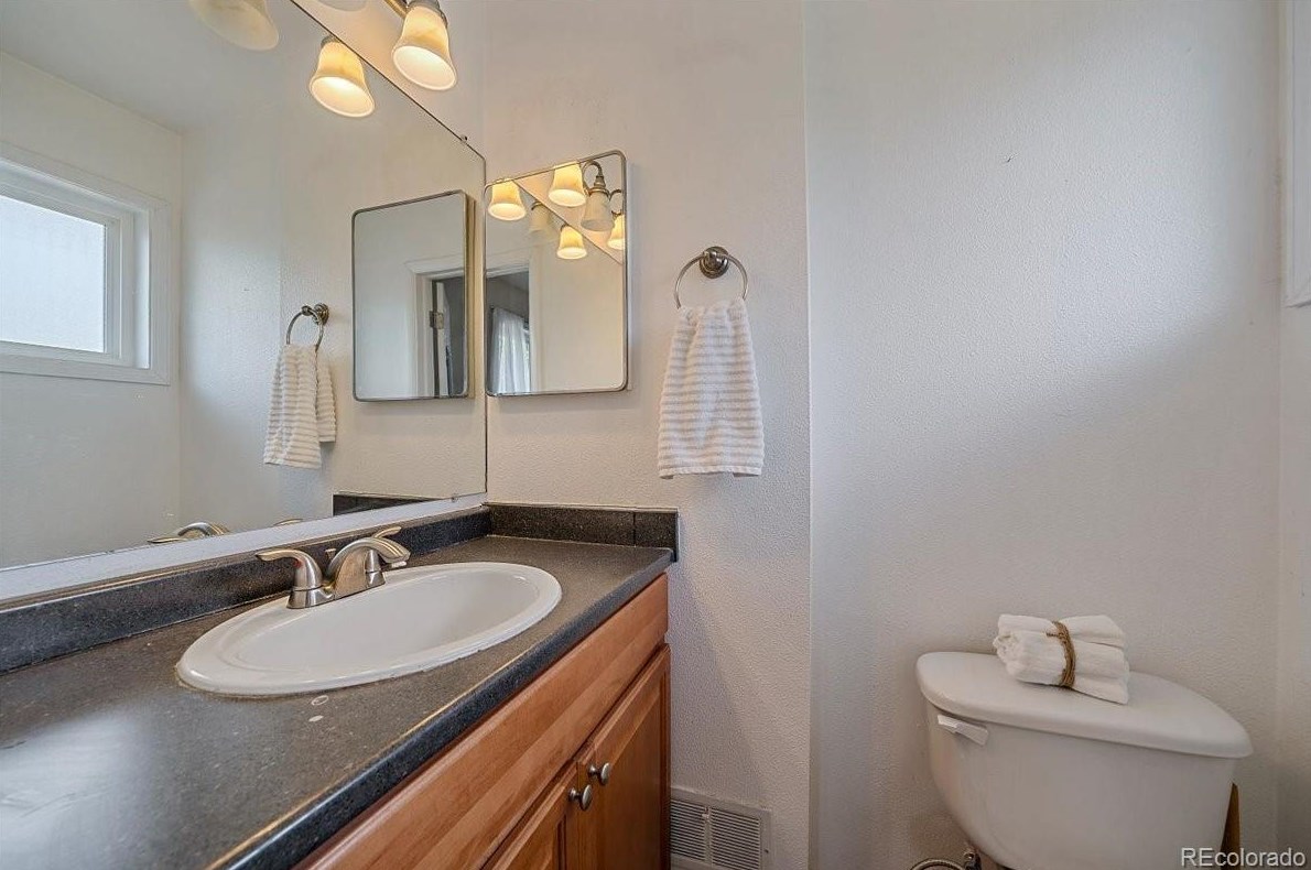 3347 Aksarben Ave, Littleton CO 80123-2901 exterior