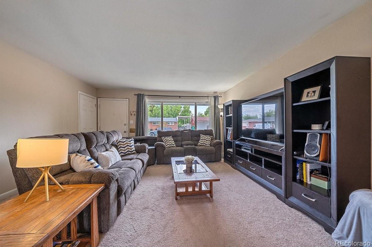 3347 Aksarben Ave, Littleton CO 80123-2901 exterior