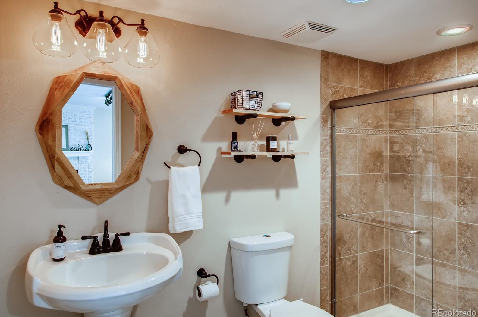 8442 Timberwood St, Littleton CO  80126-2001 exterior