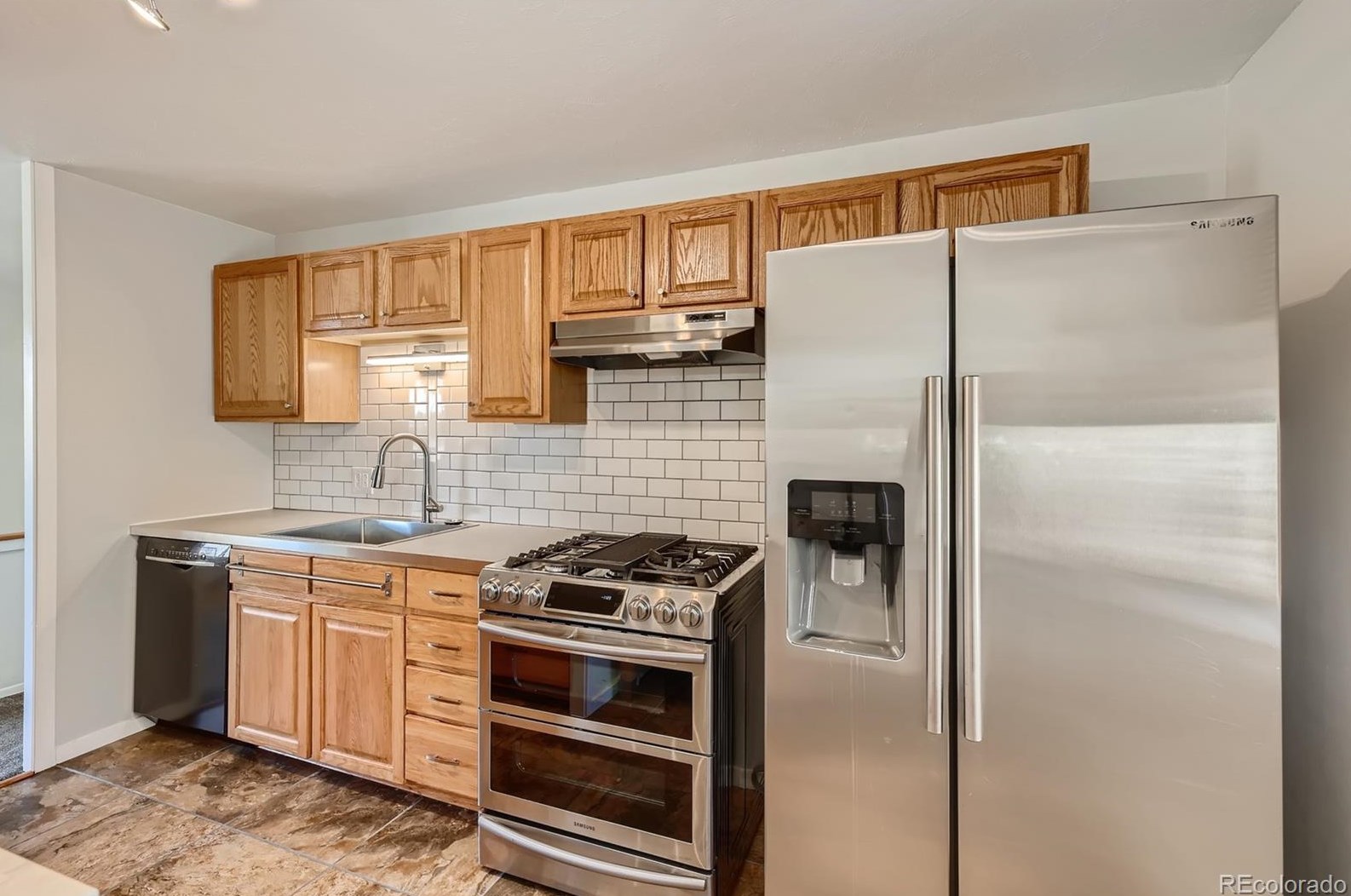 8021 Kendall Blvd, Littleton CO 80128-6071 exterior