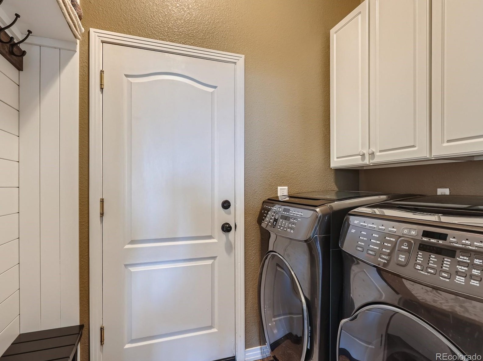 6656 Bright Water Trl, Littleton CO 80125-8305 exterior