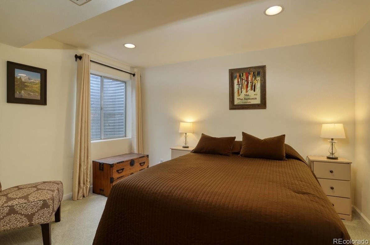 1002 Chimney Rock Rd, Littleton CO 80126-2552 exterior