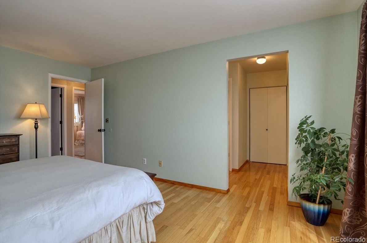 1002 Chimney Rock Rd, Littleton CO 80126-2552 exterior