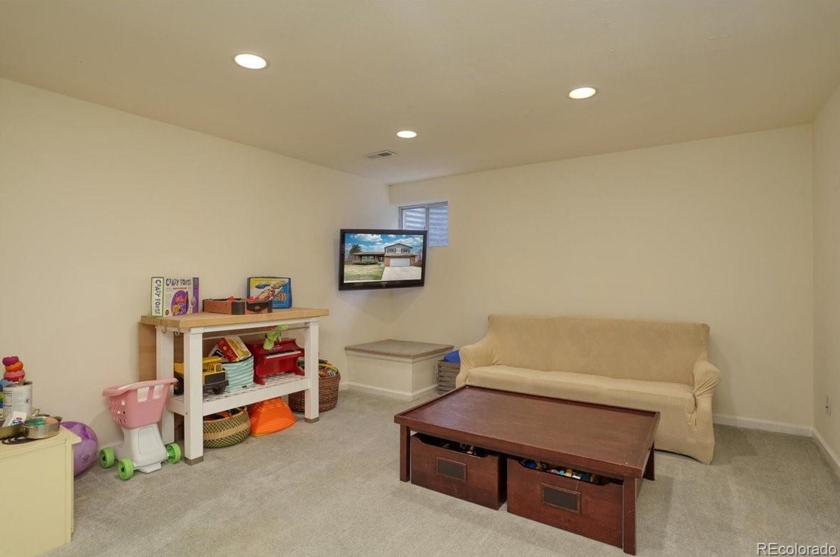 1002 Chimney Rock Rd, Littleton CO 80126-2552 exterior