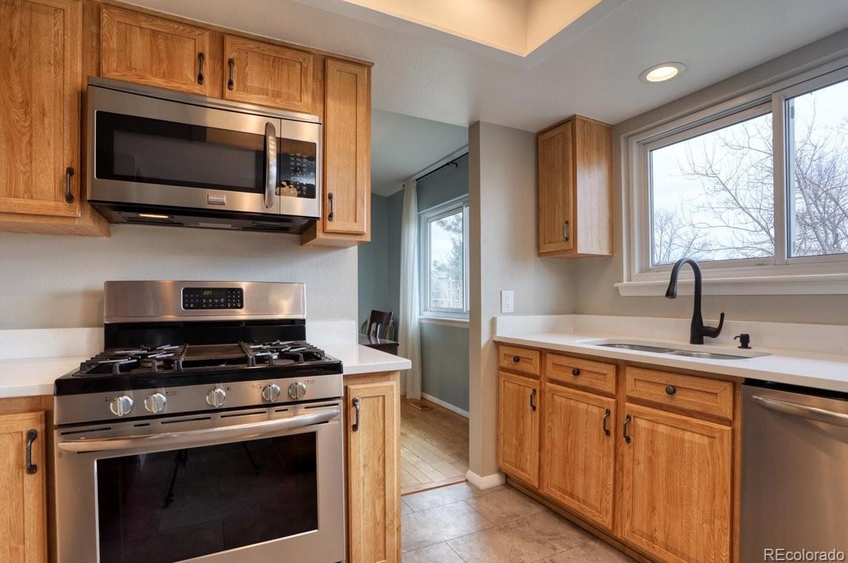 1002 Chimney Rock Rd, Littleton CO 80126-2552 exterior