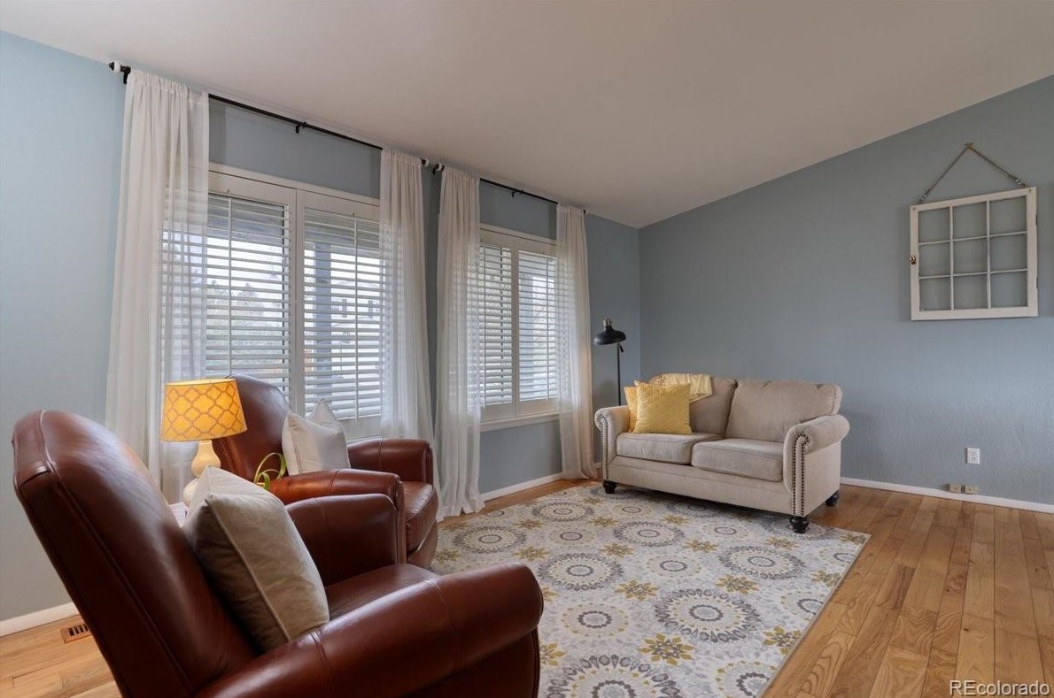 1002 Chimney Rock Rd, Littleton CO 80126-2552 exterior