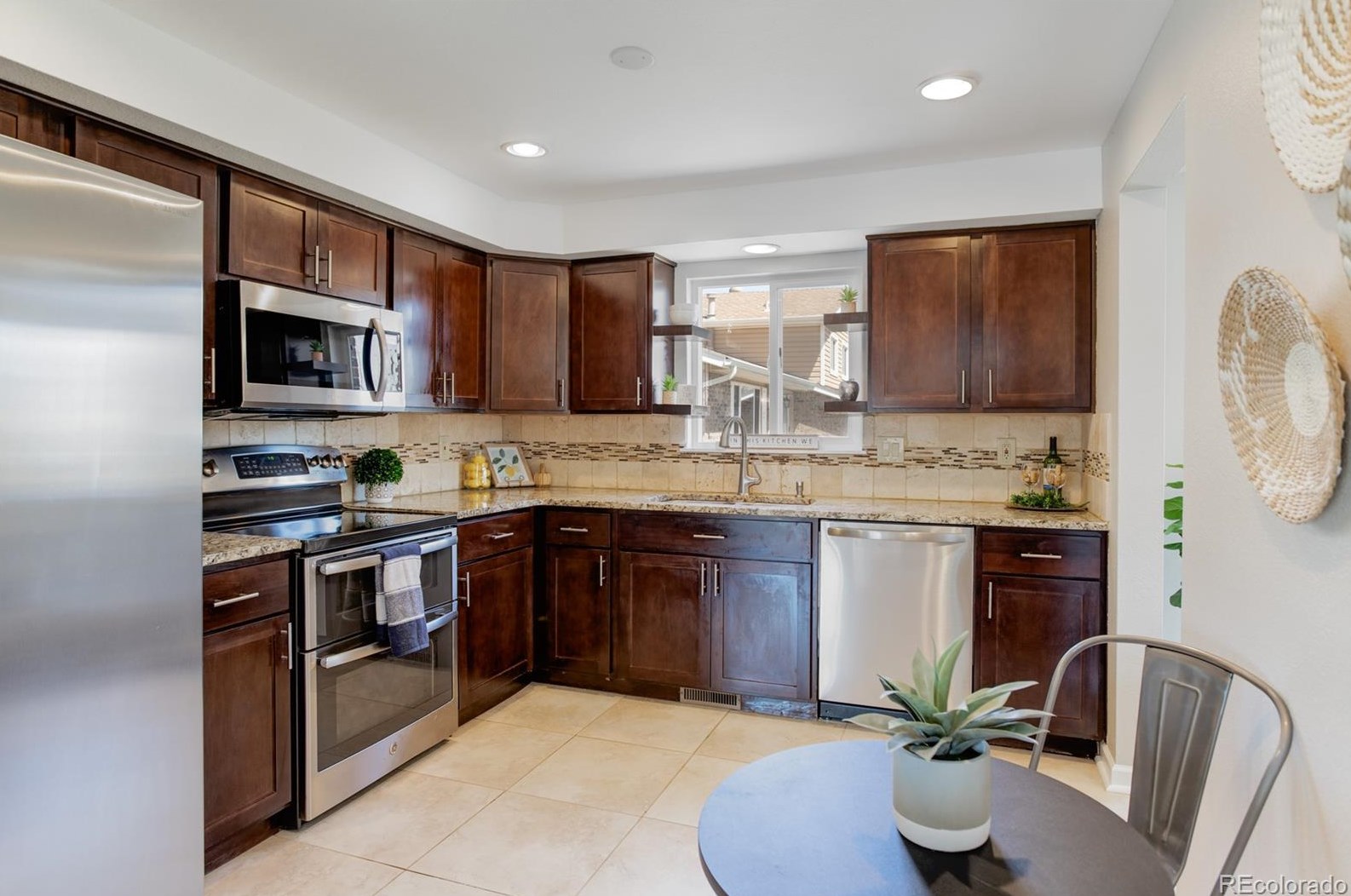 7515 Devinney Ct, Arvada CO  80005-2869 exterior