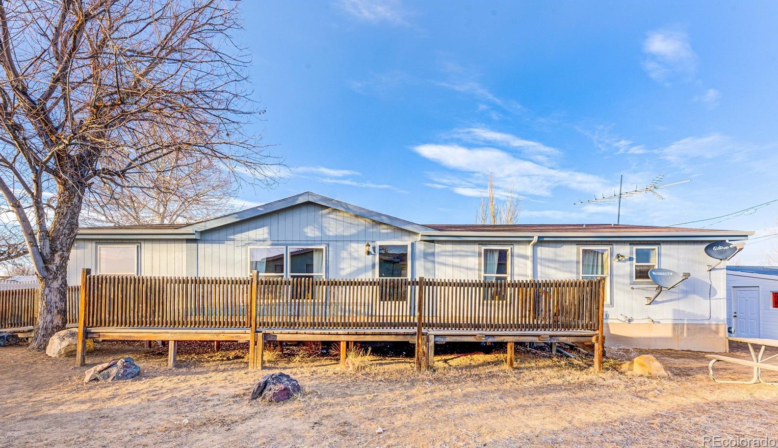 570 1st St, Bennett CO 80102-8604 exterior