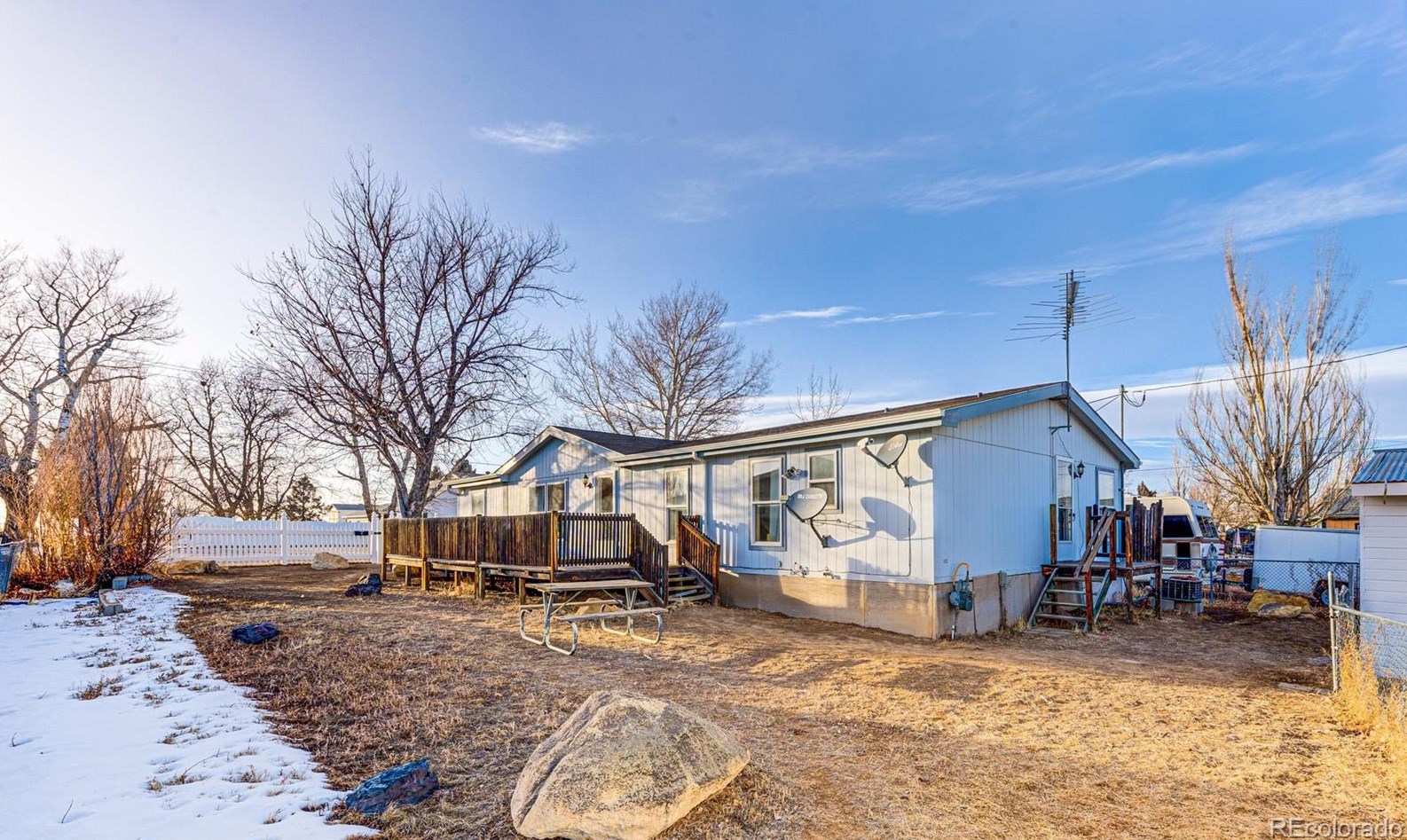 570 1st St, Bennett CO 80102-8604 exterior