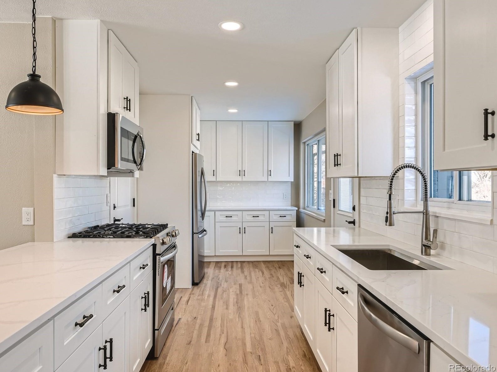 1115 Hinsdale Dr, Littleton CO  80120-4141 exterior