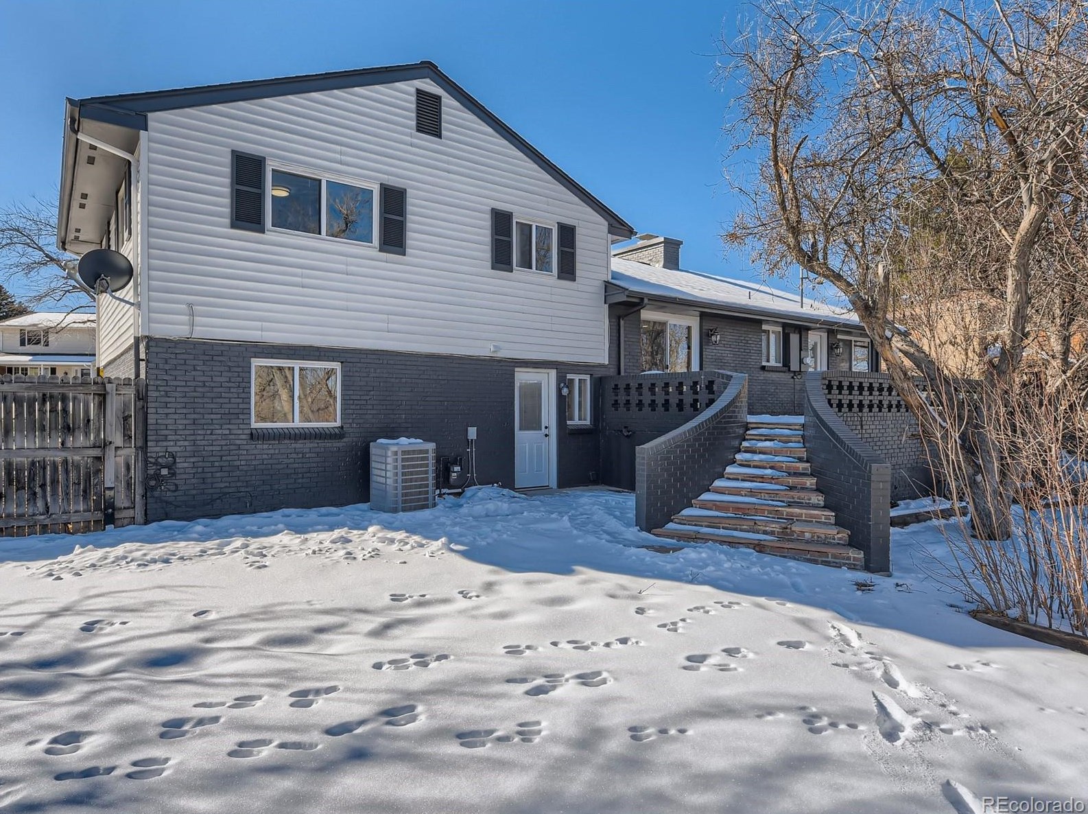 1115 Hinsdale Dr, Littleton CO  80120-4141 exterior