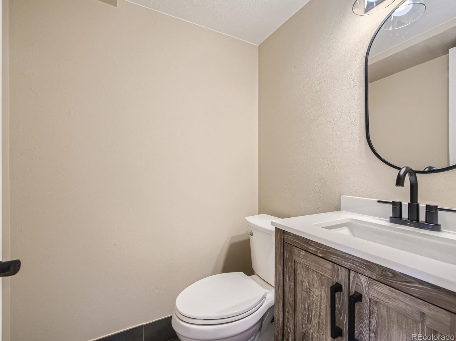 1115 Hinsdale Dr, Littleton CO  80120-4141 exterior