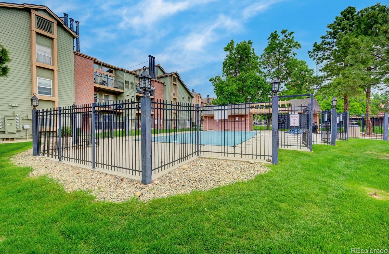 4899 Dudley St, Littleton CO 80123-7603 exterior