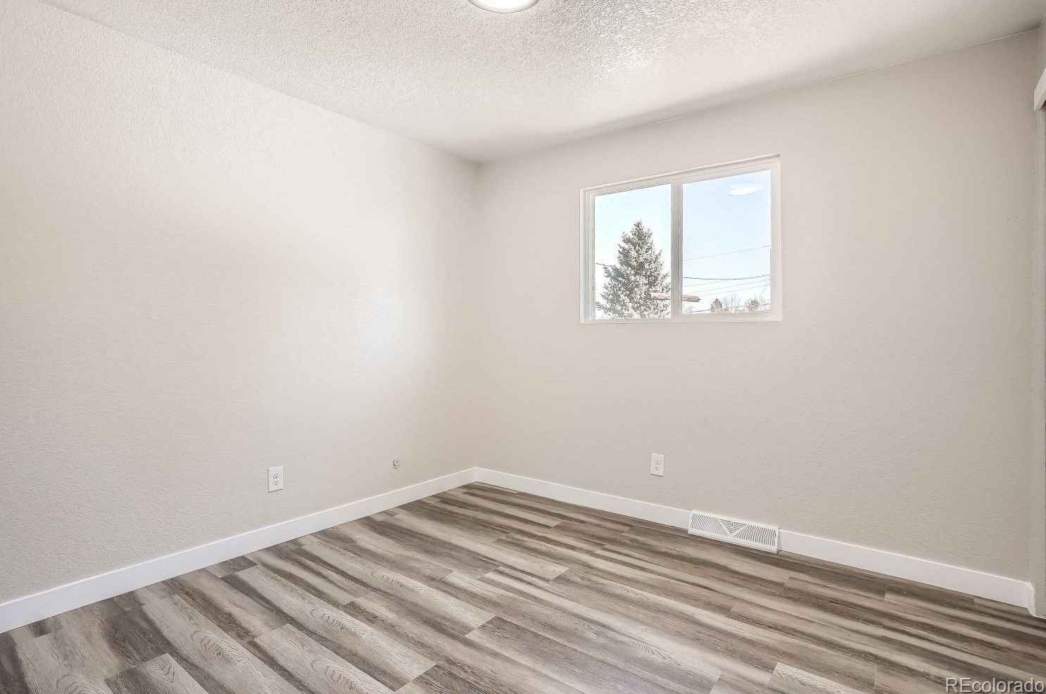 5992 Adams Dr, Littleton CO  80121-3004 exterior