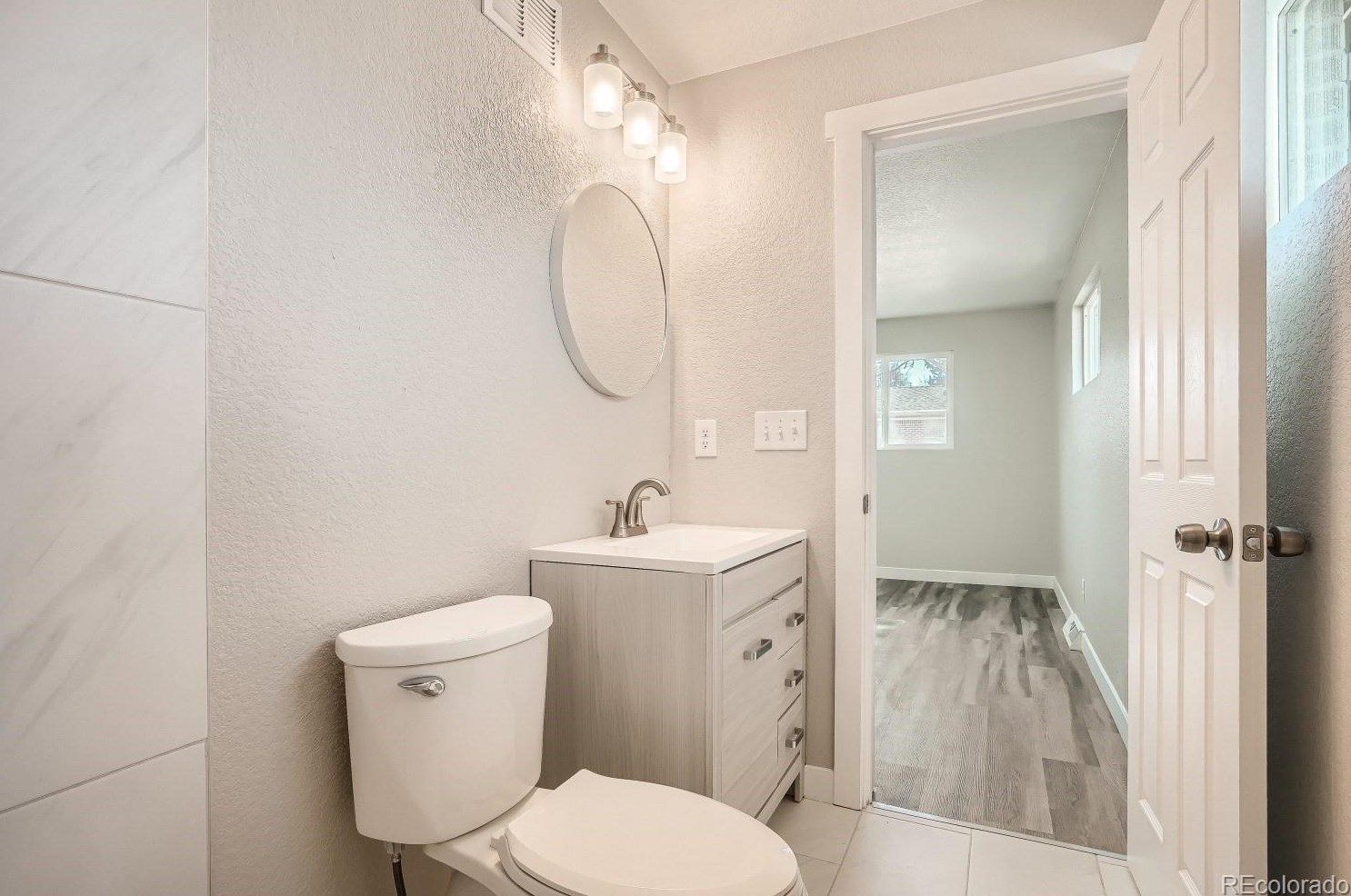 5992 Adams Dr, Littleton CO  80121-3004 exterior