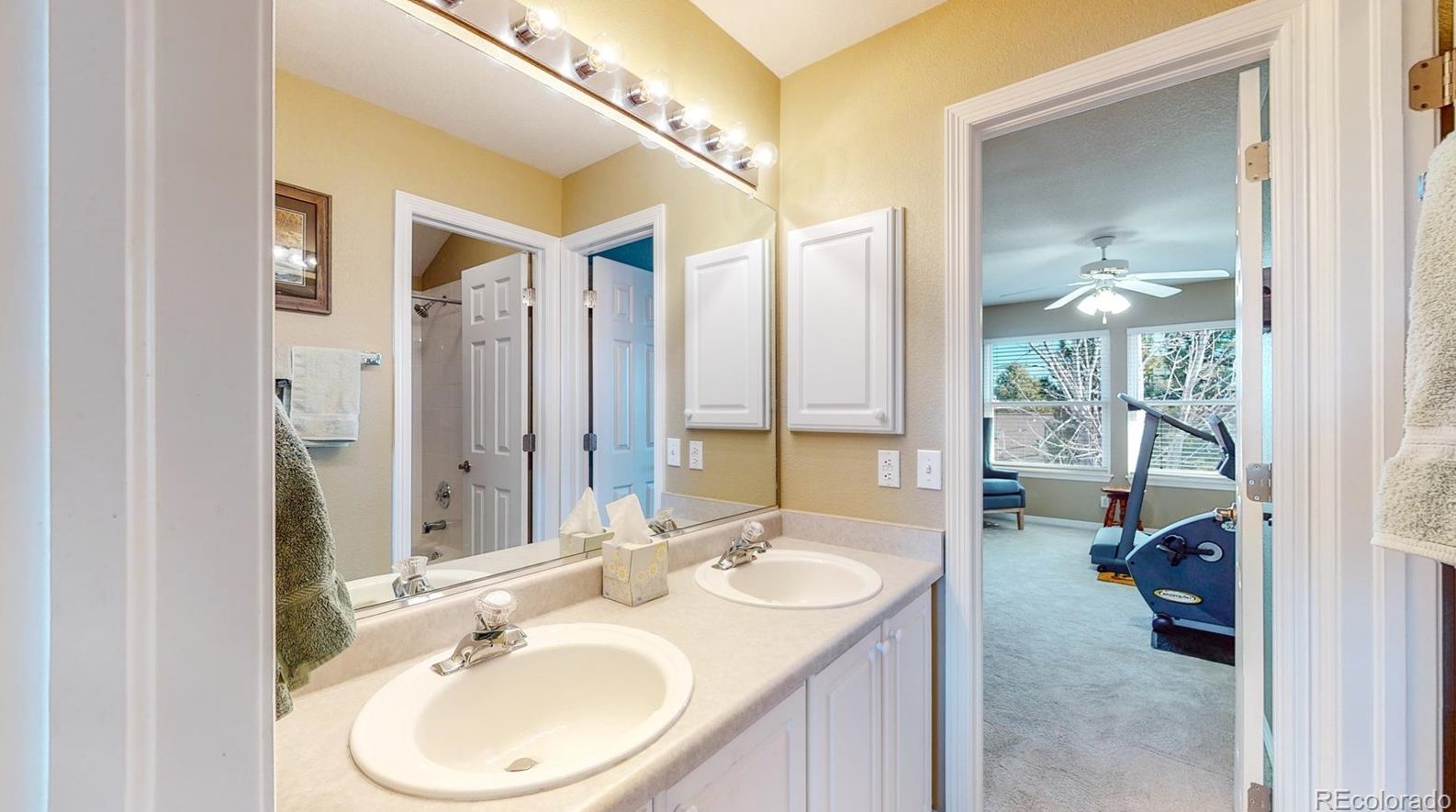 9738 Sylvestor Rd, Littleton CO 80129-6221 exterior