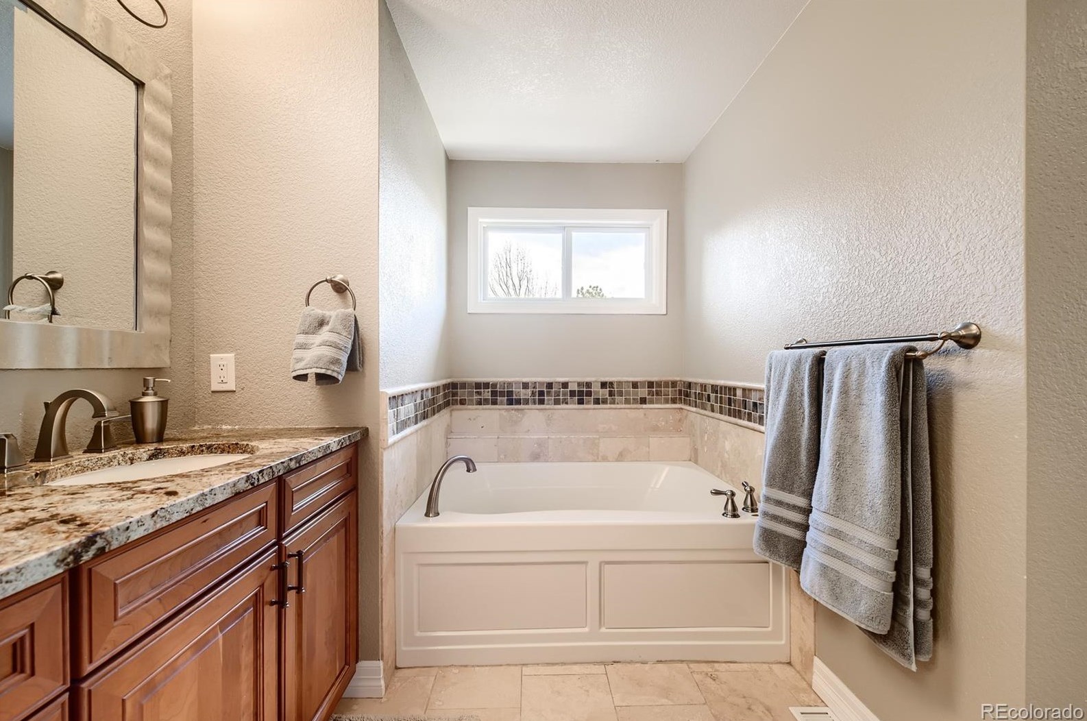 533 Sage Cir, Littleton CO 80126-2118 exterior