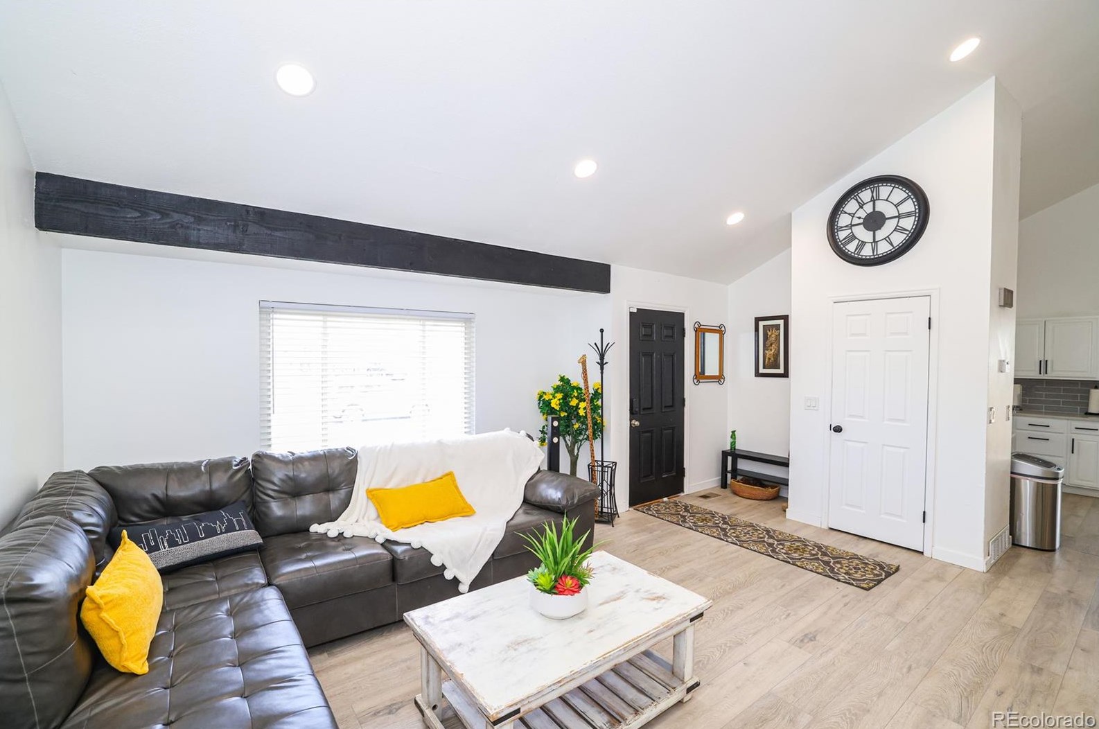 978 Salida St, Denver CO  80017-3205 exterior