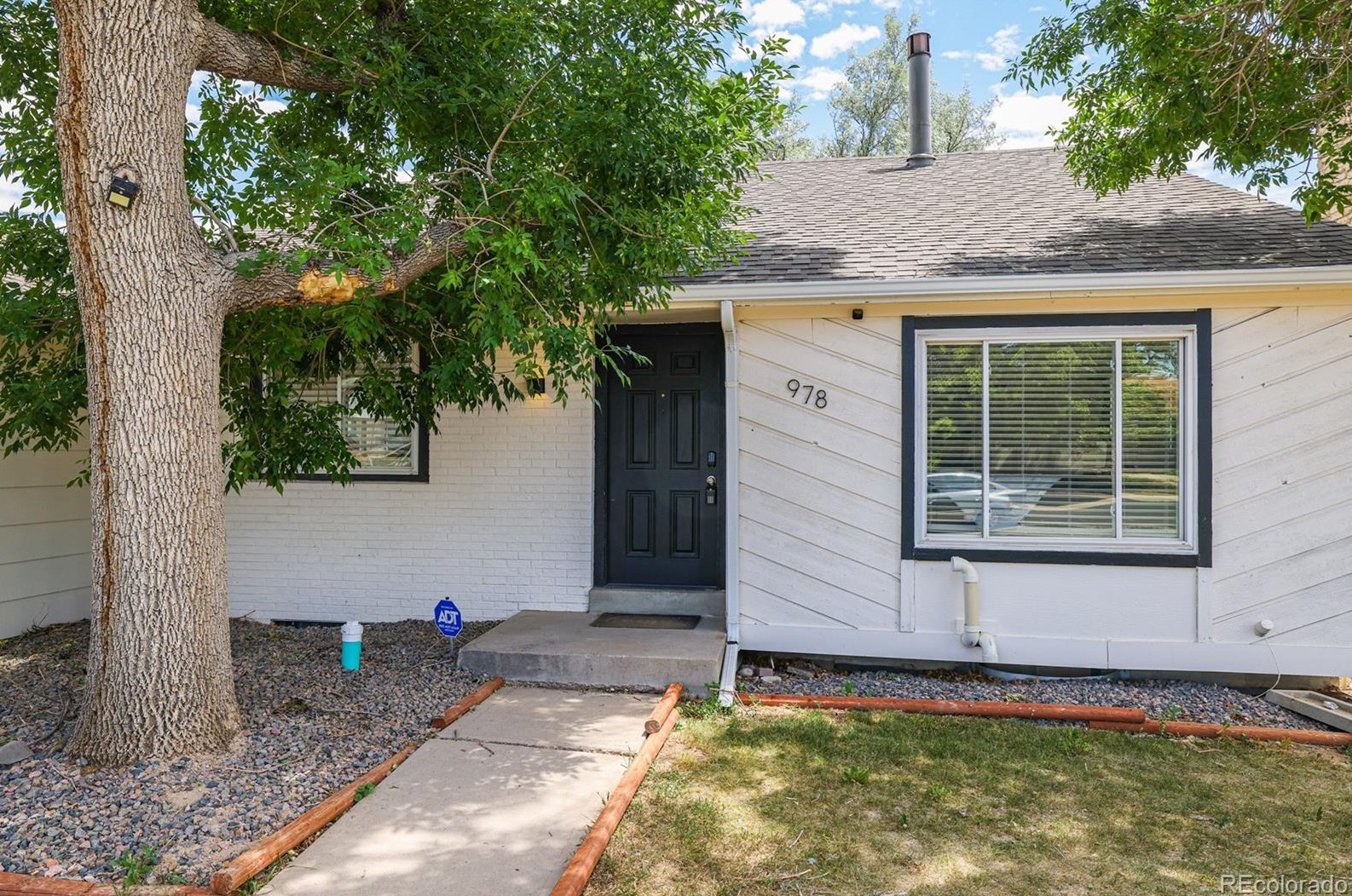 978 Salida St, Denver CO  80017-3205 exterior