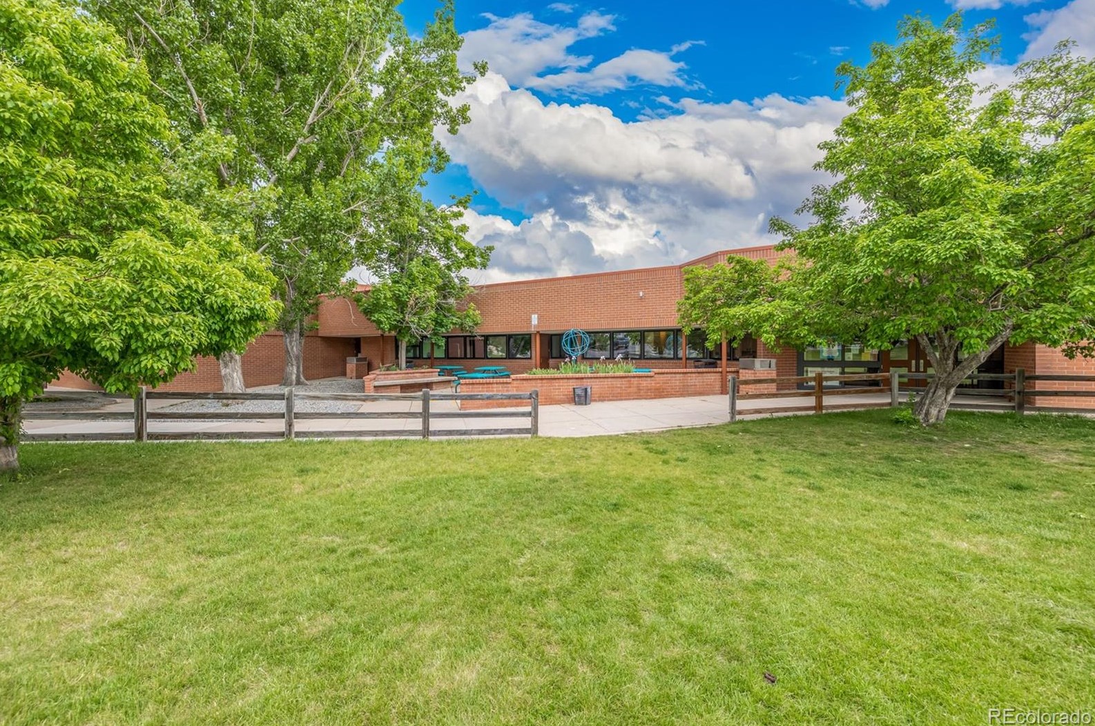 8233 Otero Ave, Littleton CO 80128-5530 exterior