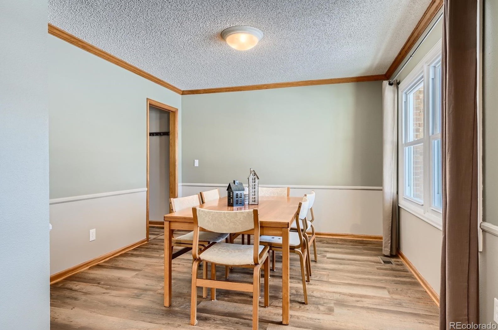 871 Kettle Ave, Littleton CO 80120-8002 exterior