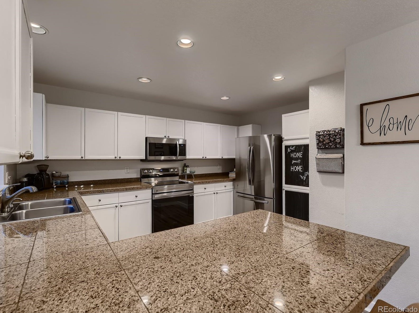 9741 Queenscliffe Dr, Littleton CO  80130-7187 exterior