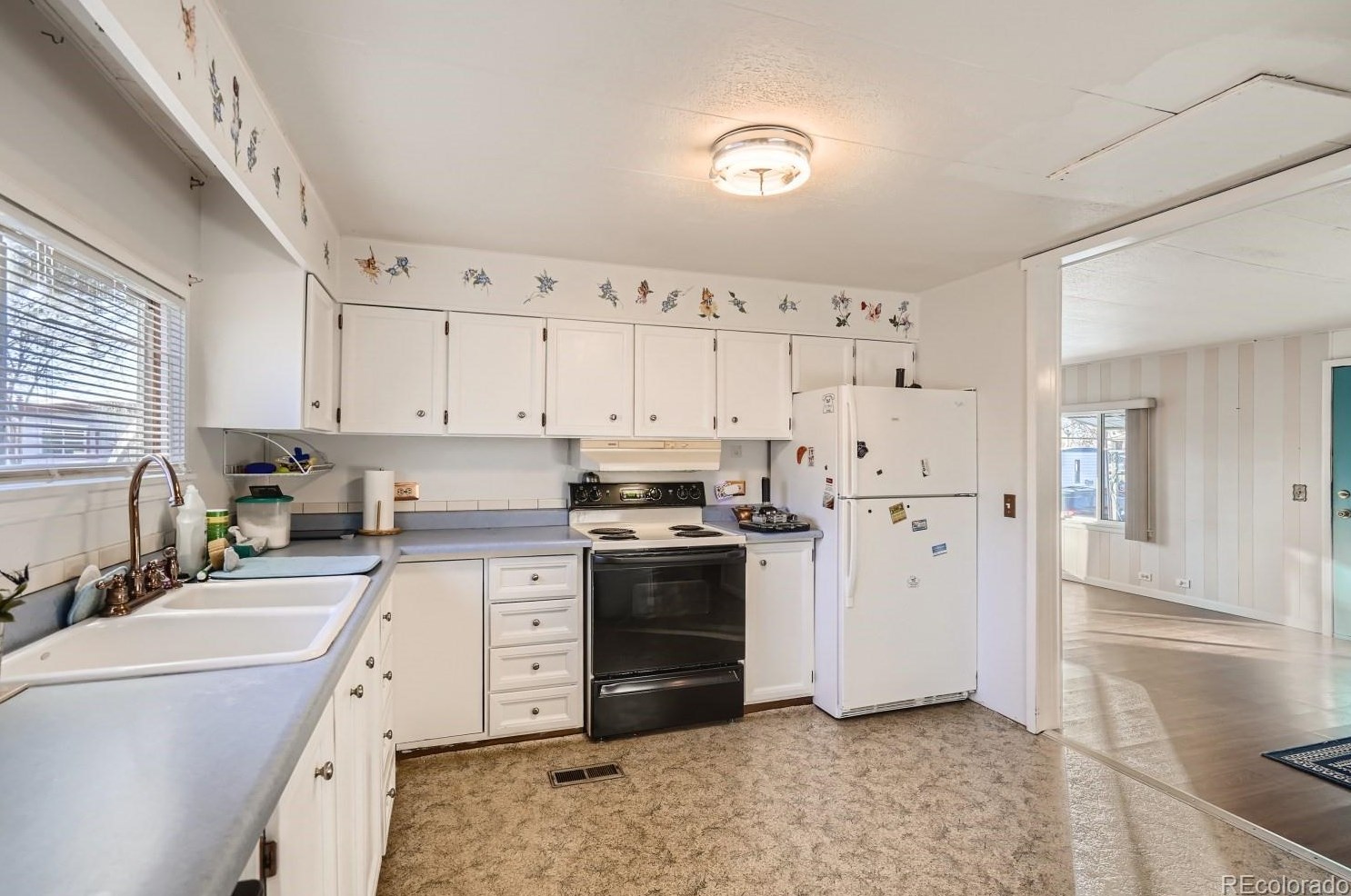 6705 Santa Fe Dr, Littleton CO 80120-2925 exterior