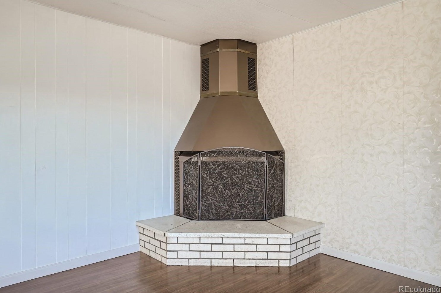 6705 Santa Fe Dr, Littleton CO 80120-2925 exterior