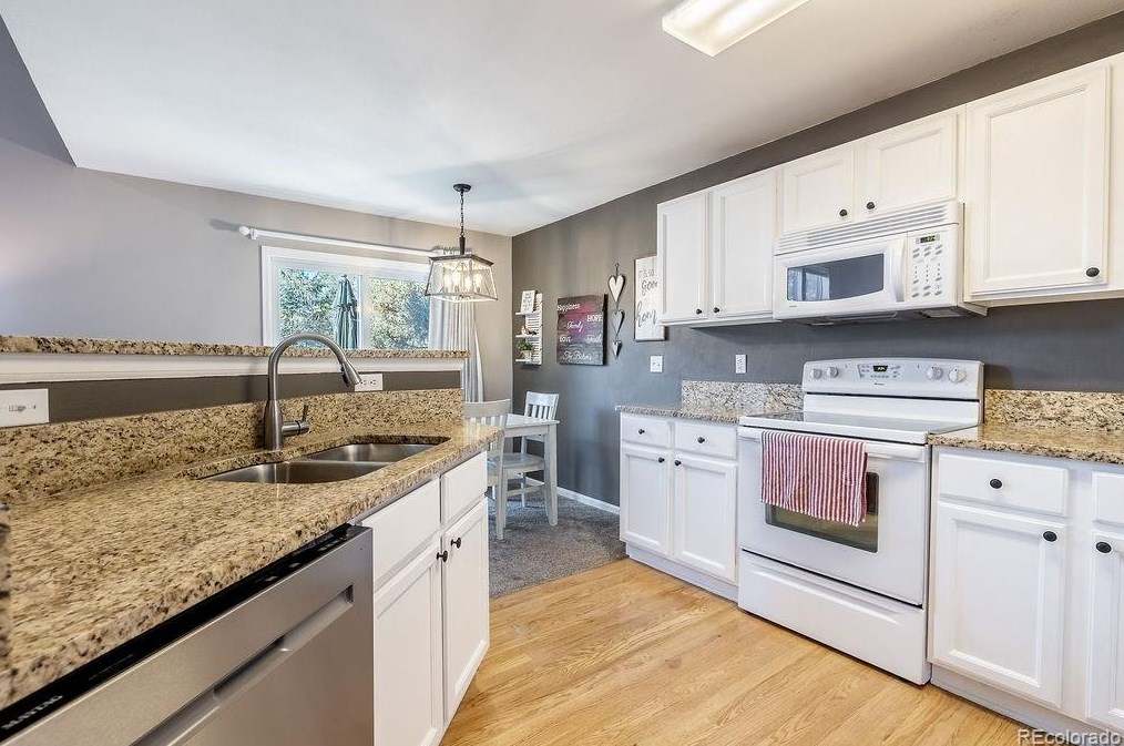 9725 Canberra Ct, Littleton CO 80130-7161 exterior