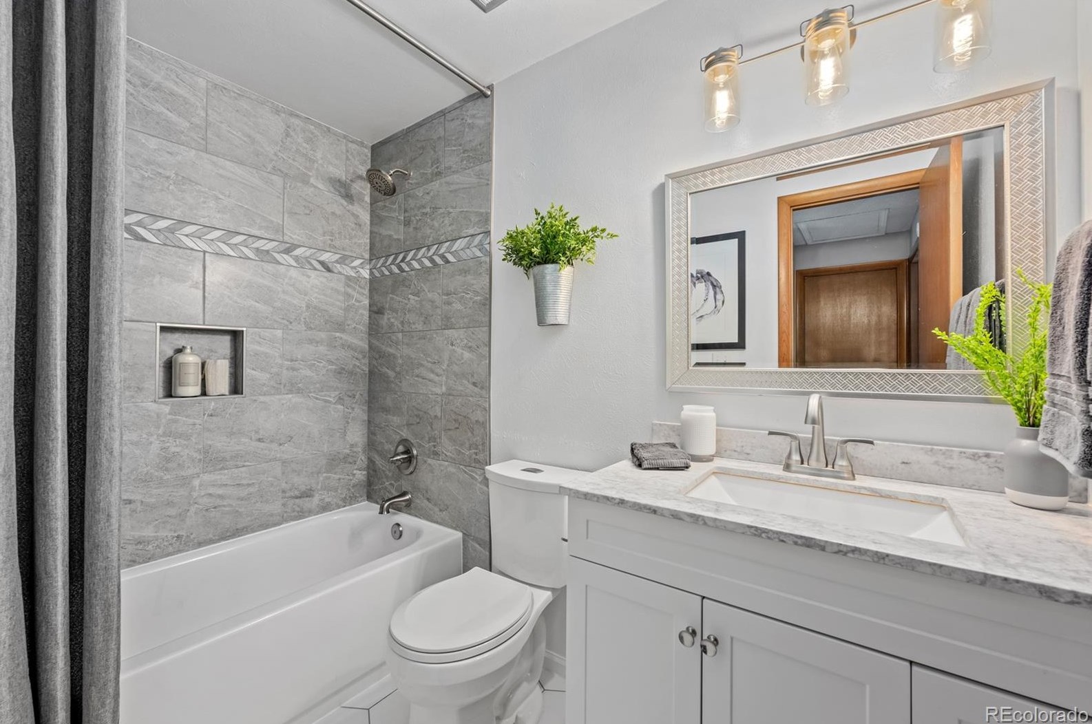 7391 Wellington St, Littleton CO 80122-3141 exterior