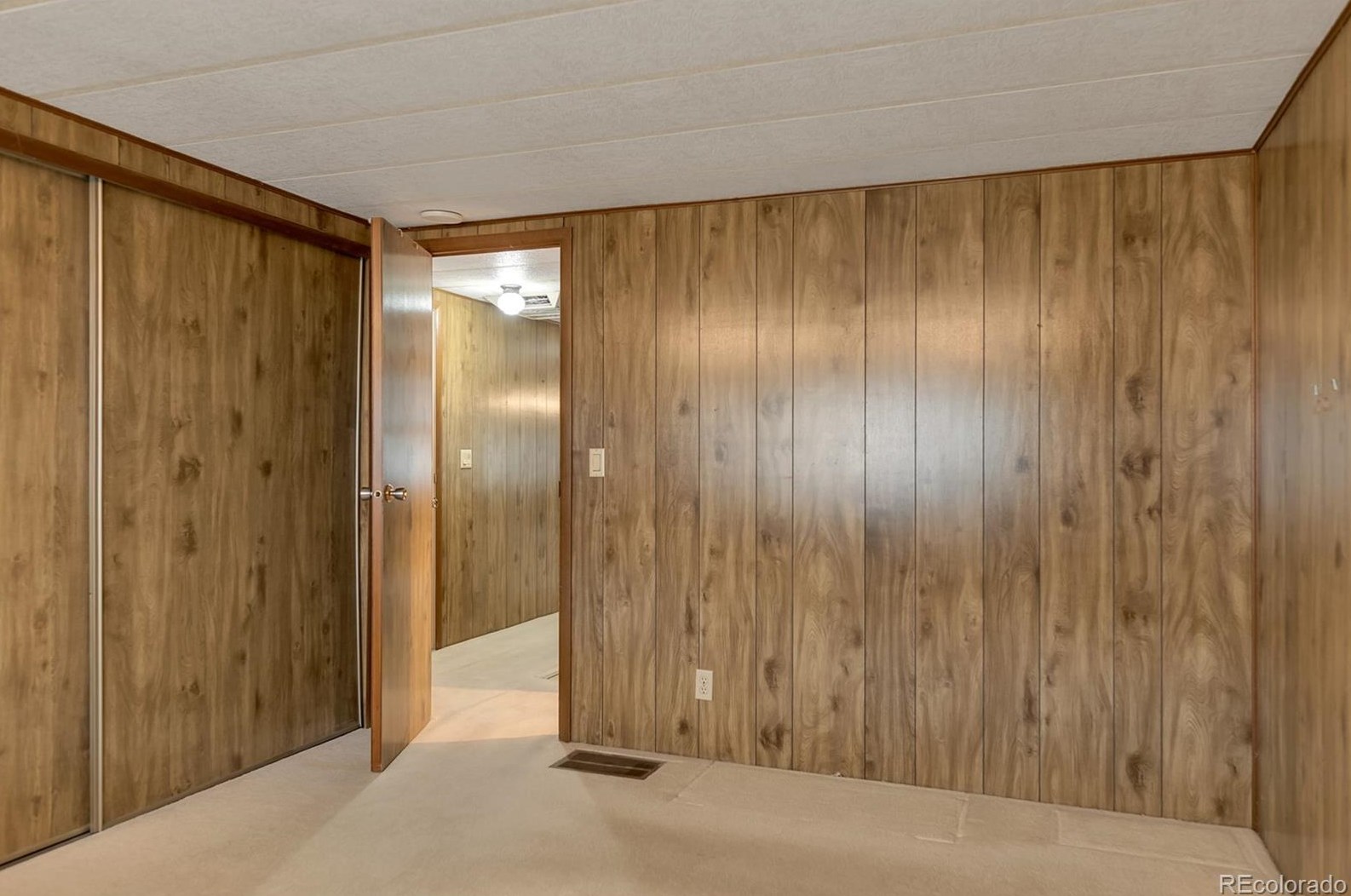 6705 Santa Fe Dr, Littleton CO 80120-2925 exterior