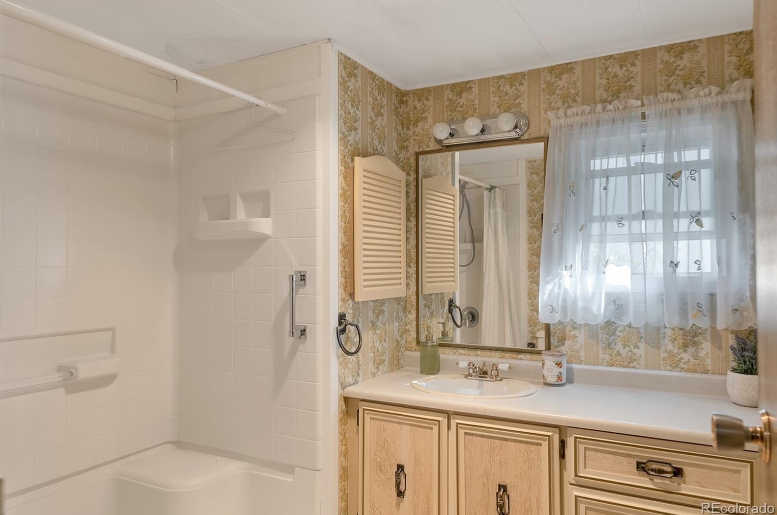 6705 Santa Fe Dr, Littleton CO 80120-2925 exterior